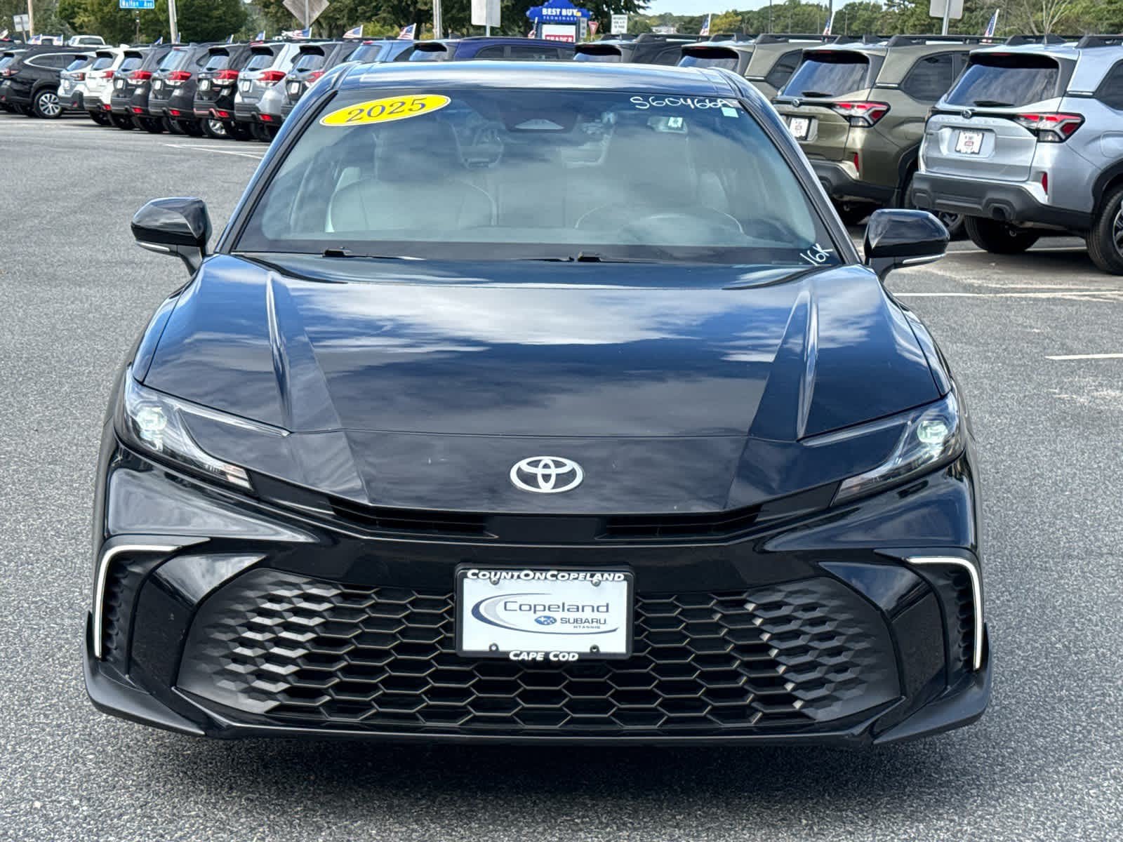 Used 2025 Toyota Camry SE w/ Convenience Package FWD image 2