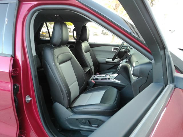 Used 2023 Ford Explorer XLT w/ Equipment Group 202A AWD/4WD image 21