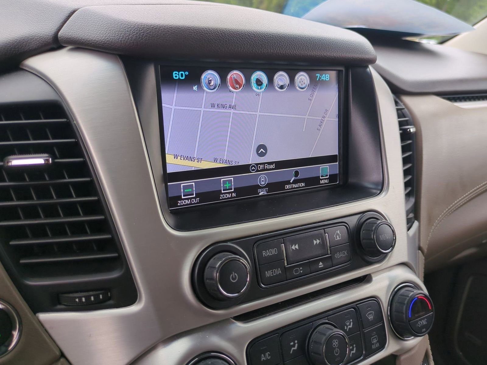 Used 2017 GMC Yukon XL SLT w/ Open Road Package image 14