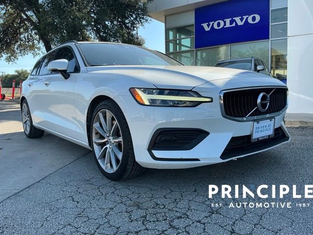 Used 2020 Volvo V60 T5 Momentum FWD image 1