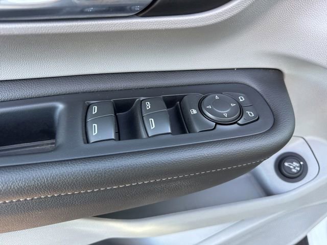 Used 2023 GMC Terrain SLE w/ Driver Convenience Package image 9