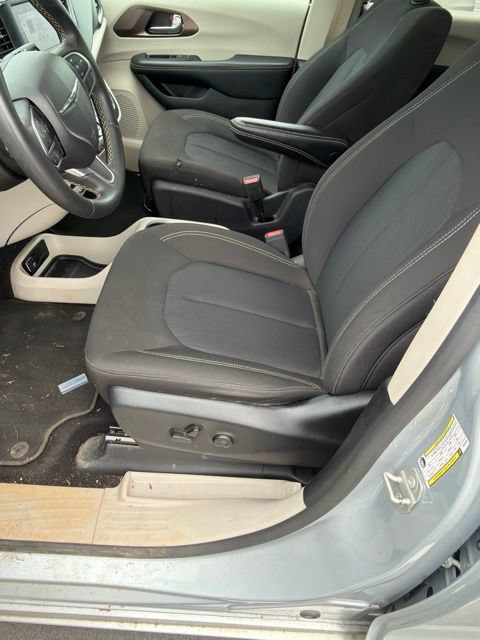 Used 2023 Chrysler Voyager LX FWD image 7