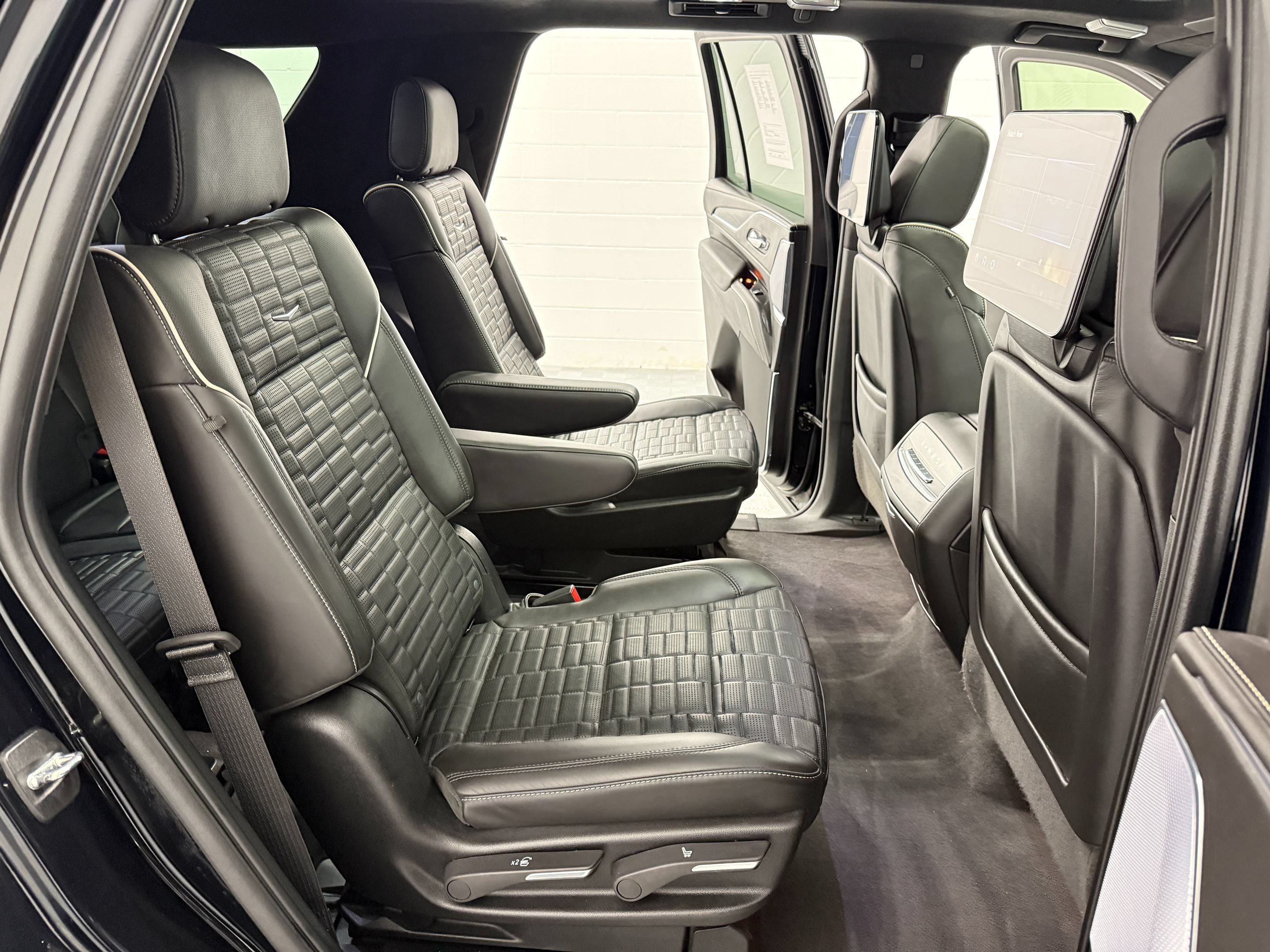 Used 2024 Cadillac Escalade V AWD/4WD image 19