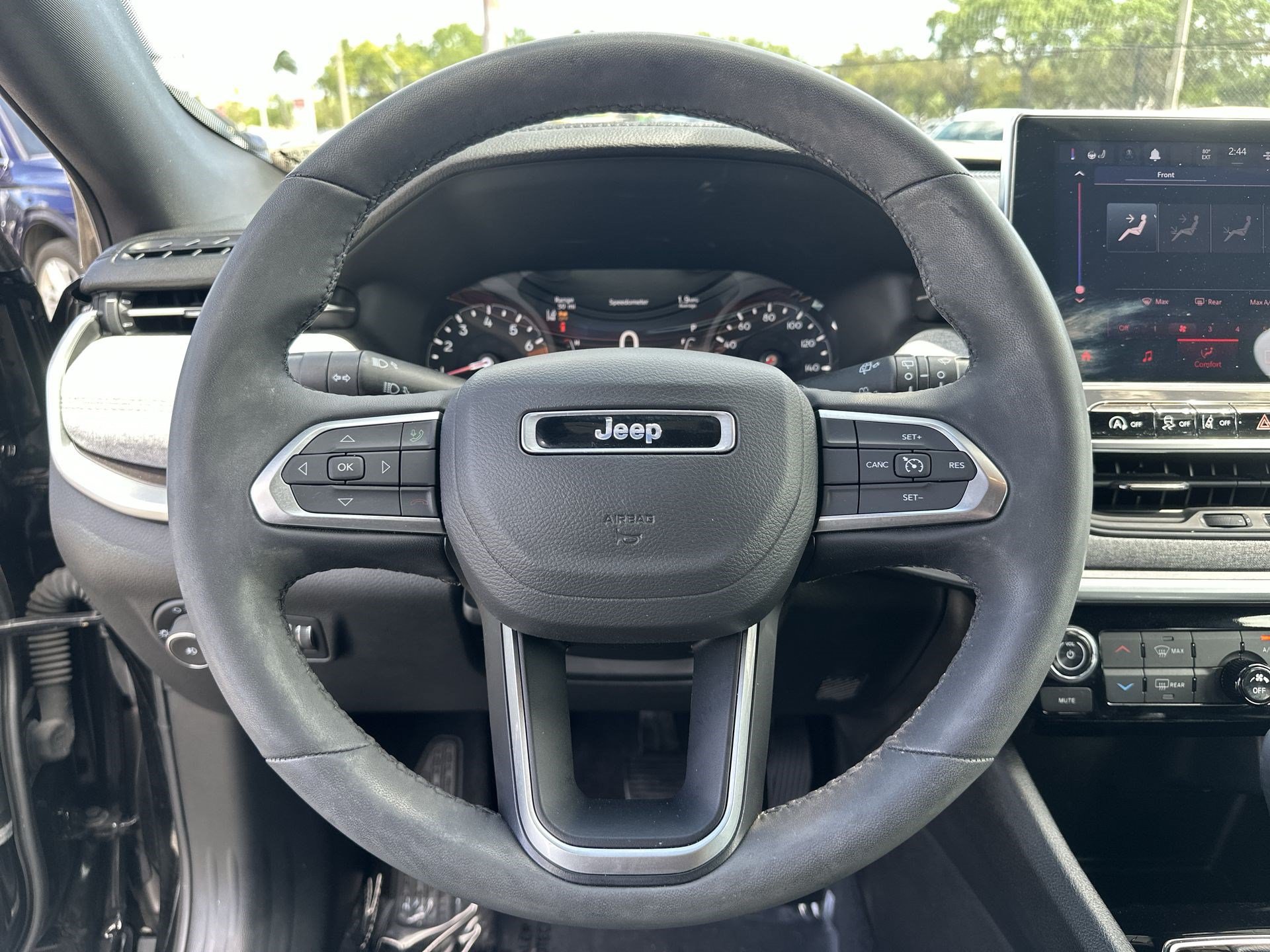 Used 2023 Jeep Compass Latitude AWD/4WD image 11