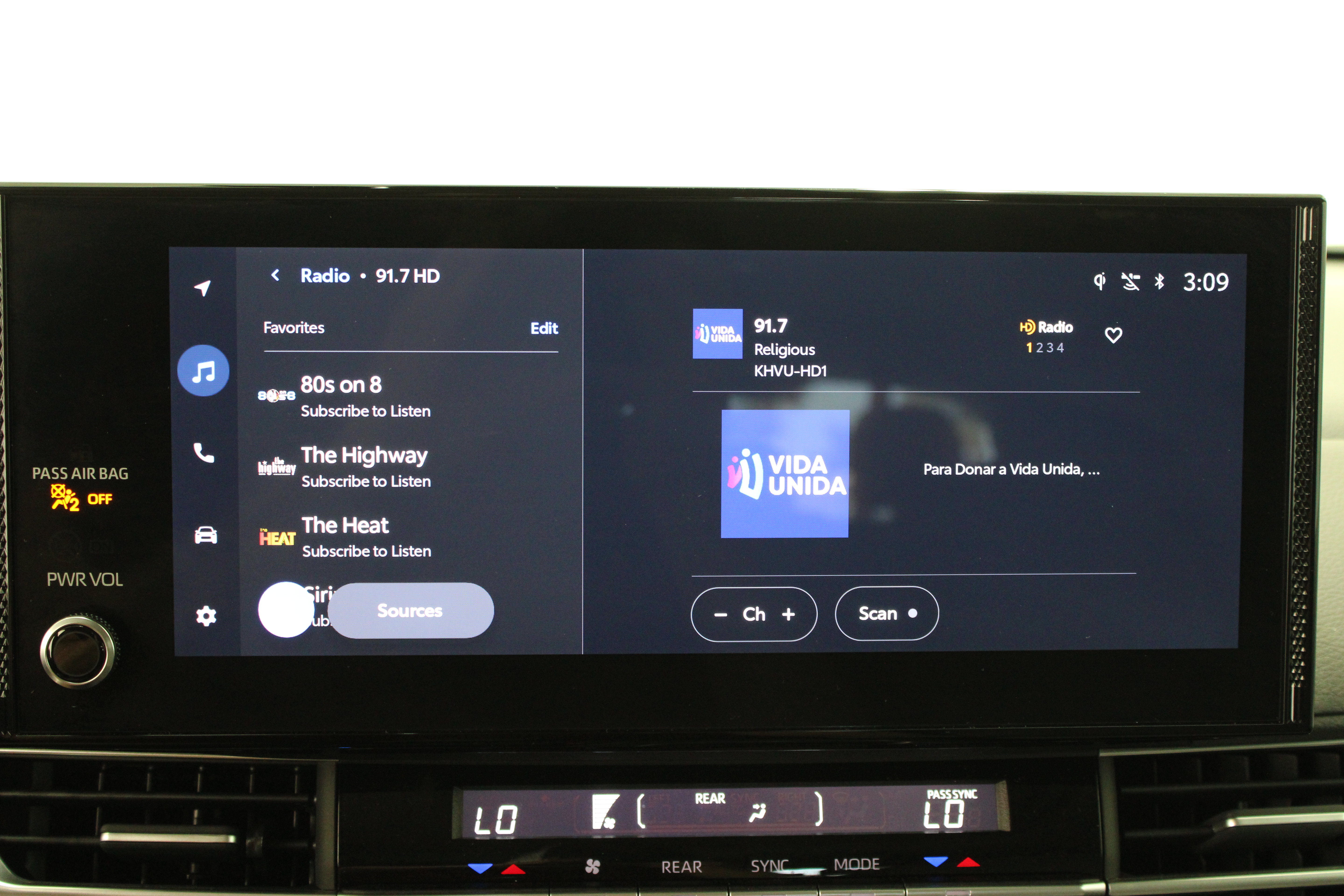 Certified 2026 Toyota Sienna XLE FWD image 18