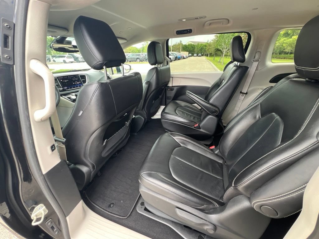 Used 2022 Chrysler Pacifica Touring-L FWD image 24