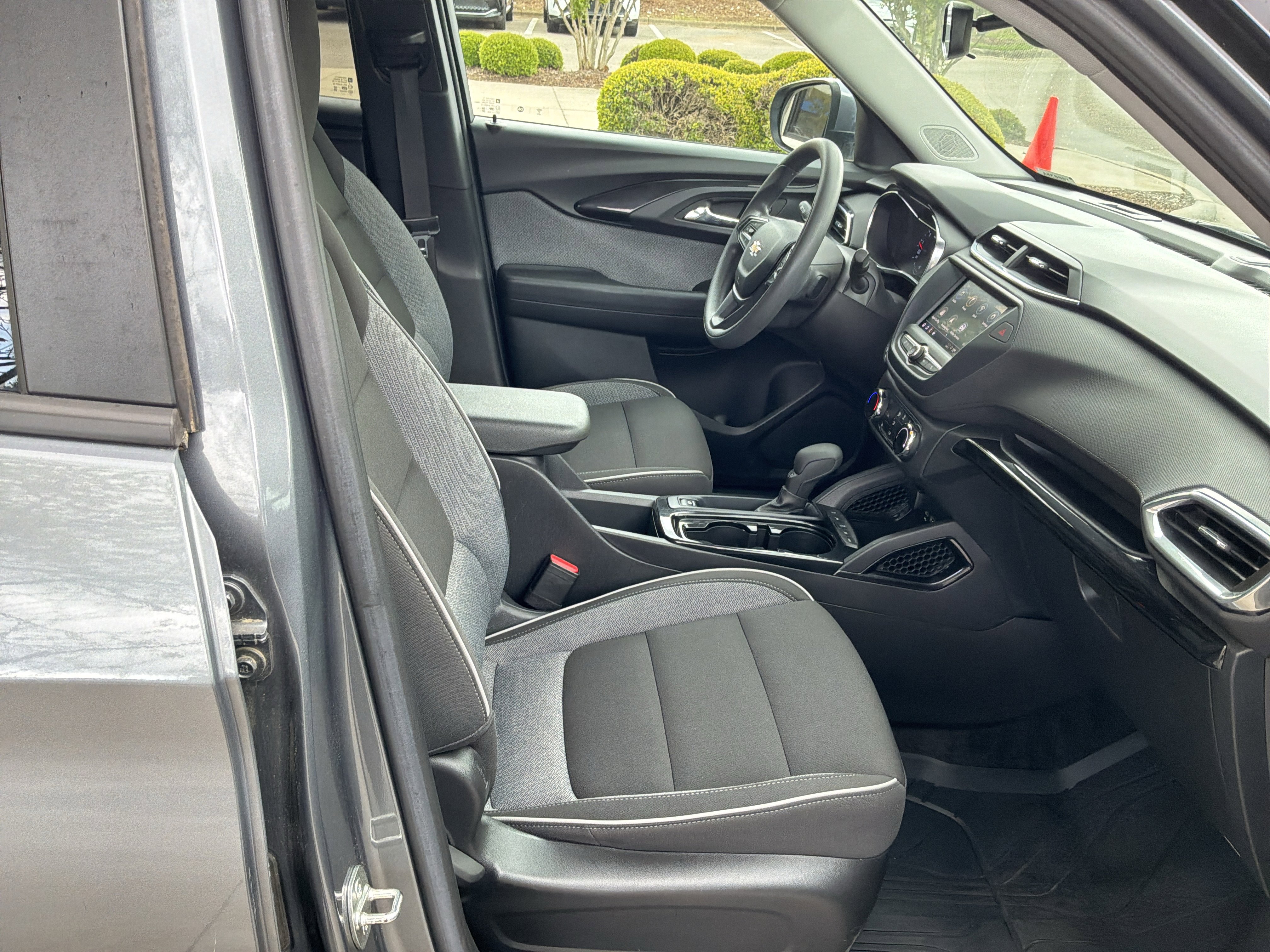 Used 2022 Chevrolet TrailBlazer LT AWD/4WD image 32