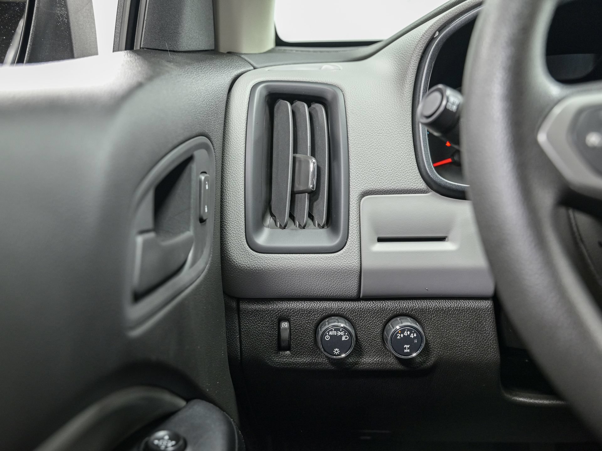 Used 2019 Chevrolet Colorado W/T w/ WT Convenience Package AWD/4WD image 19