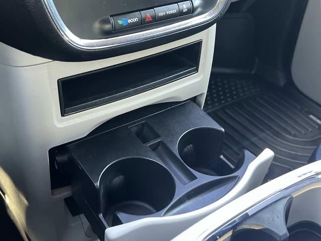 Used 2011 Chrysler Town & Country Touring w/ Driver Convenience Group image 29