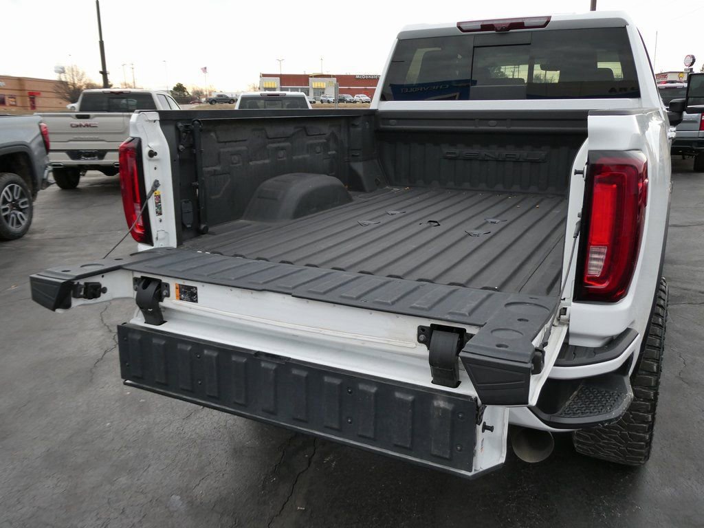 Used 2023 GMC Sierra 3500 Denali w/ Denali Ultimate Package image 10