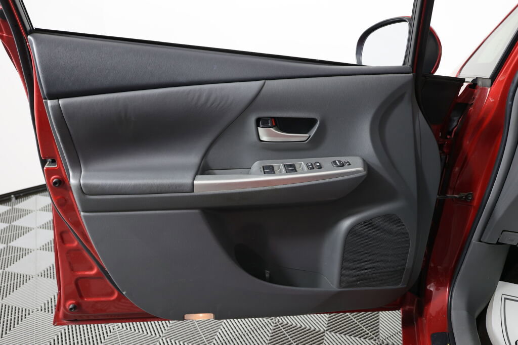Used 2014 Toyota Prius V Three image 12
