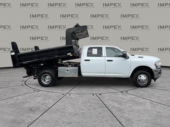Used 2023 RAM 3500 Tradesman w/ Chrome Appearance Group image 9