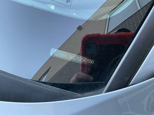 Used 2025 Volvo XC40 B5 Plus image 29