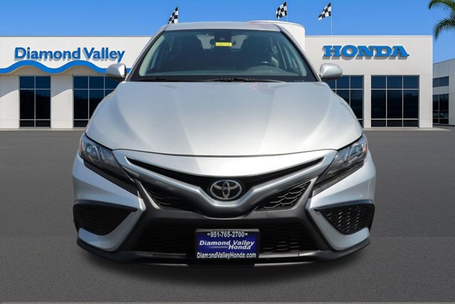 Used 2021 Toyota Camry SE w/ Carpet Mat Package (TMS) FWD image 2