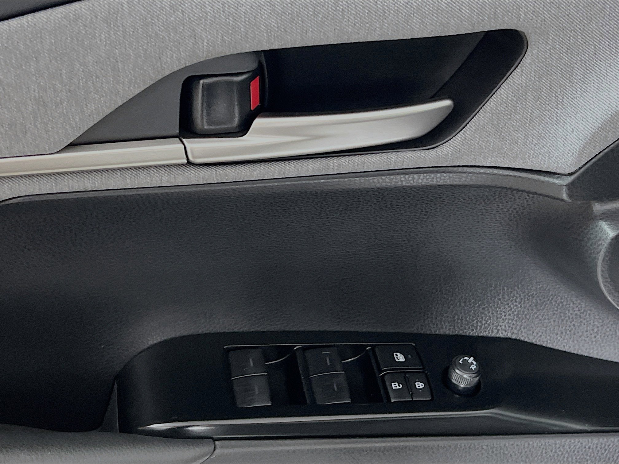 Used 2025 Toyota Camry LE w/ Convenience Package image 17