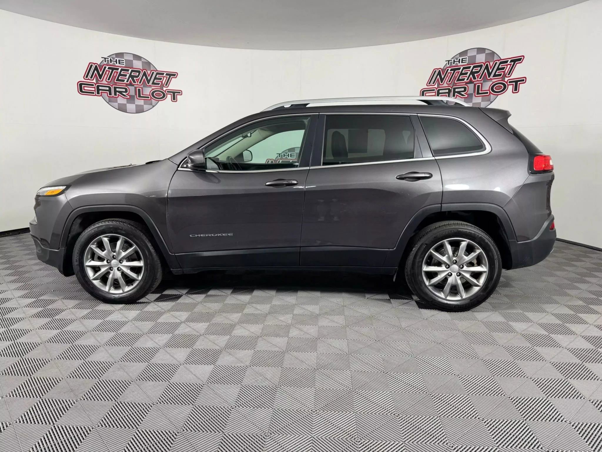 Used 2018 Jeep Cherokee Limited AWD/4WD image 4