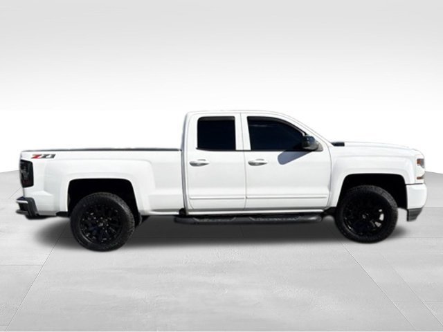 Used 2018 Chevrolet Silverado 1500 LT w/ All Star Edition AWD/4WD image 7