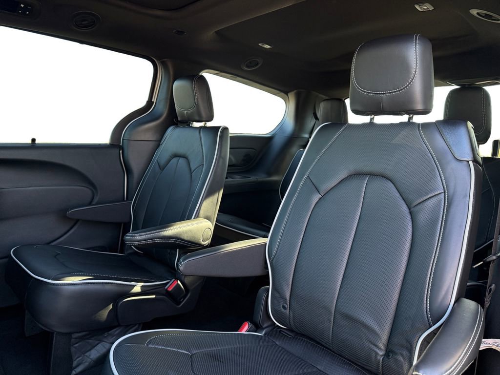 New 2026 Chrysler Pacifica Limited image 14