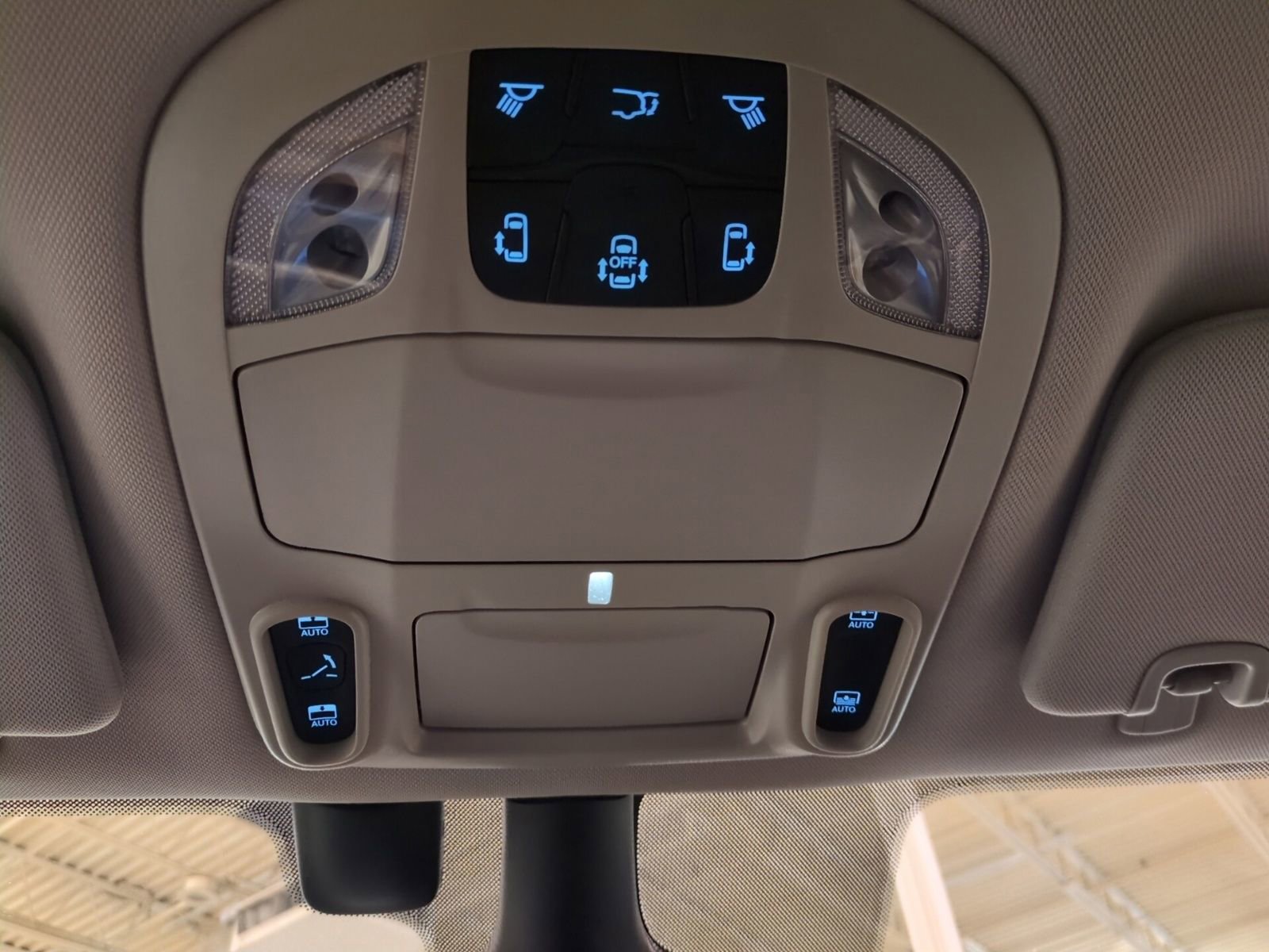 Used 2021 Chrysler Pacifica Limited AWD/4WD image 28