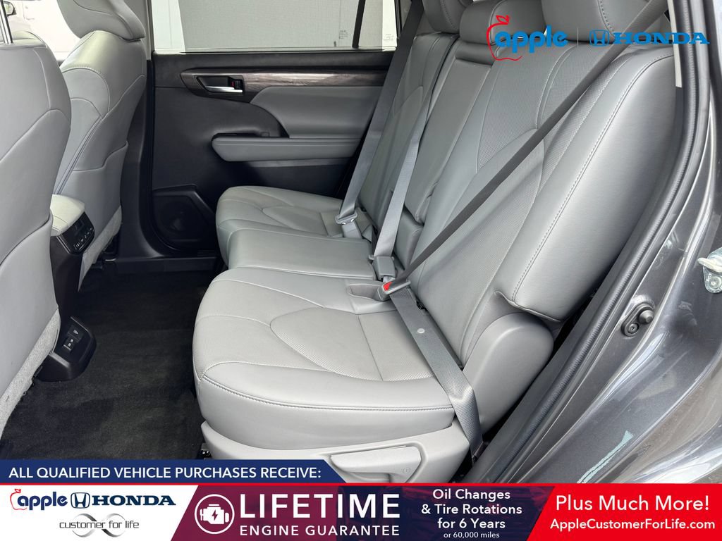 Used 2023 Toyota Highlander Limited AWD/4WD image 19