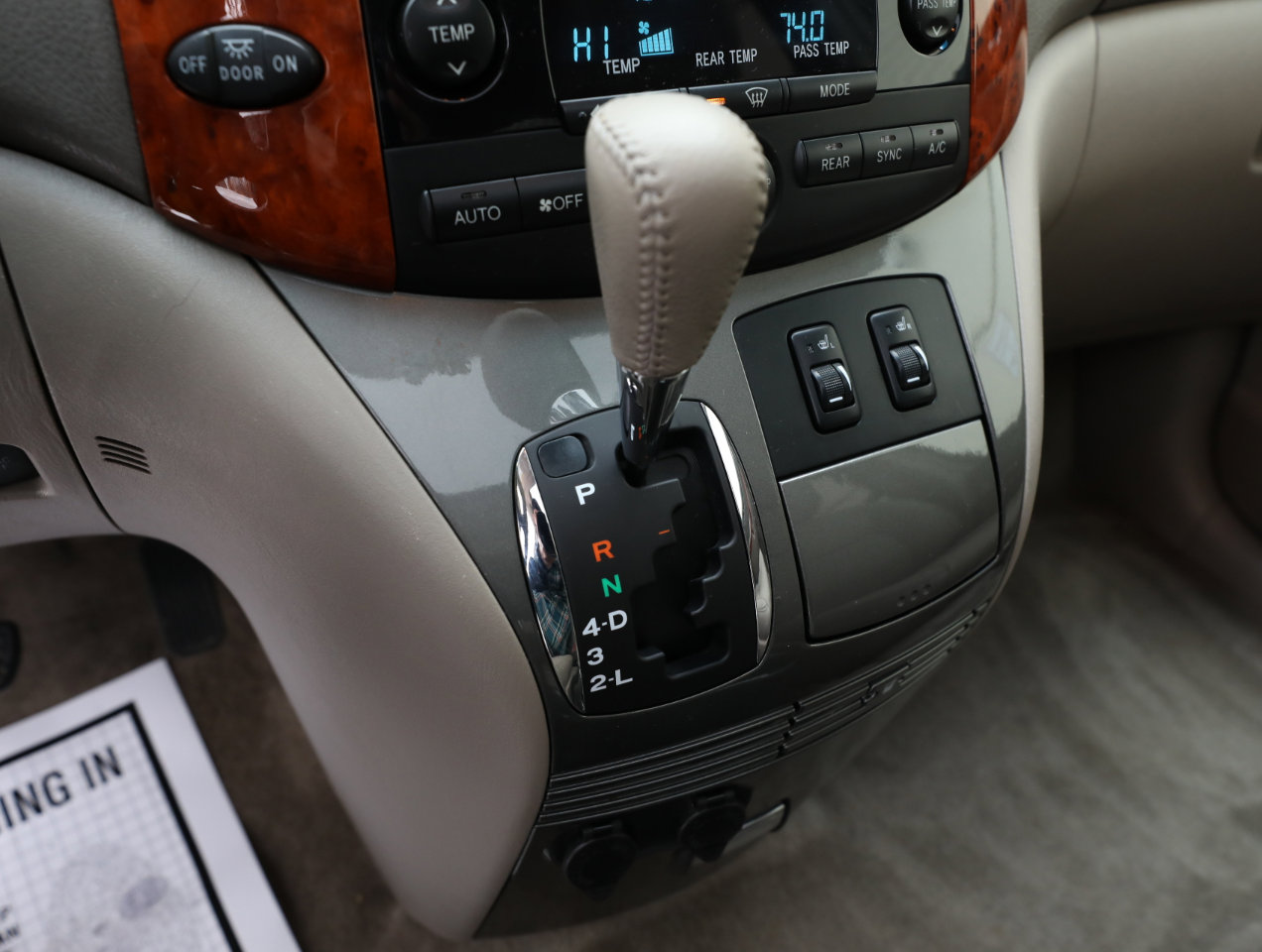 Used 2010 Toyota Sienna XLE FWD image 21