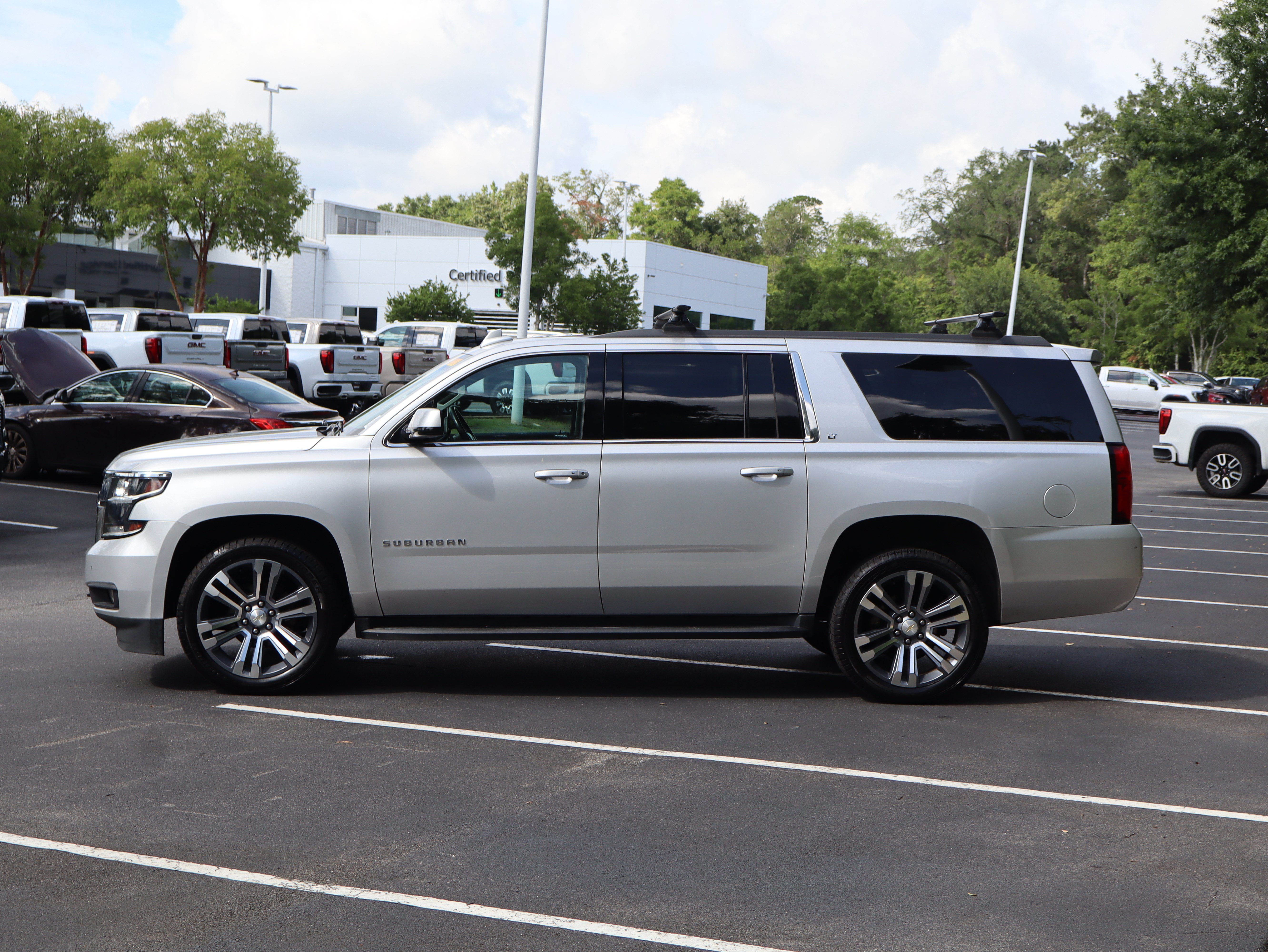 Used 2017 Chevrolet Suburban LT w/ Luxury Package RWD image 19