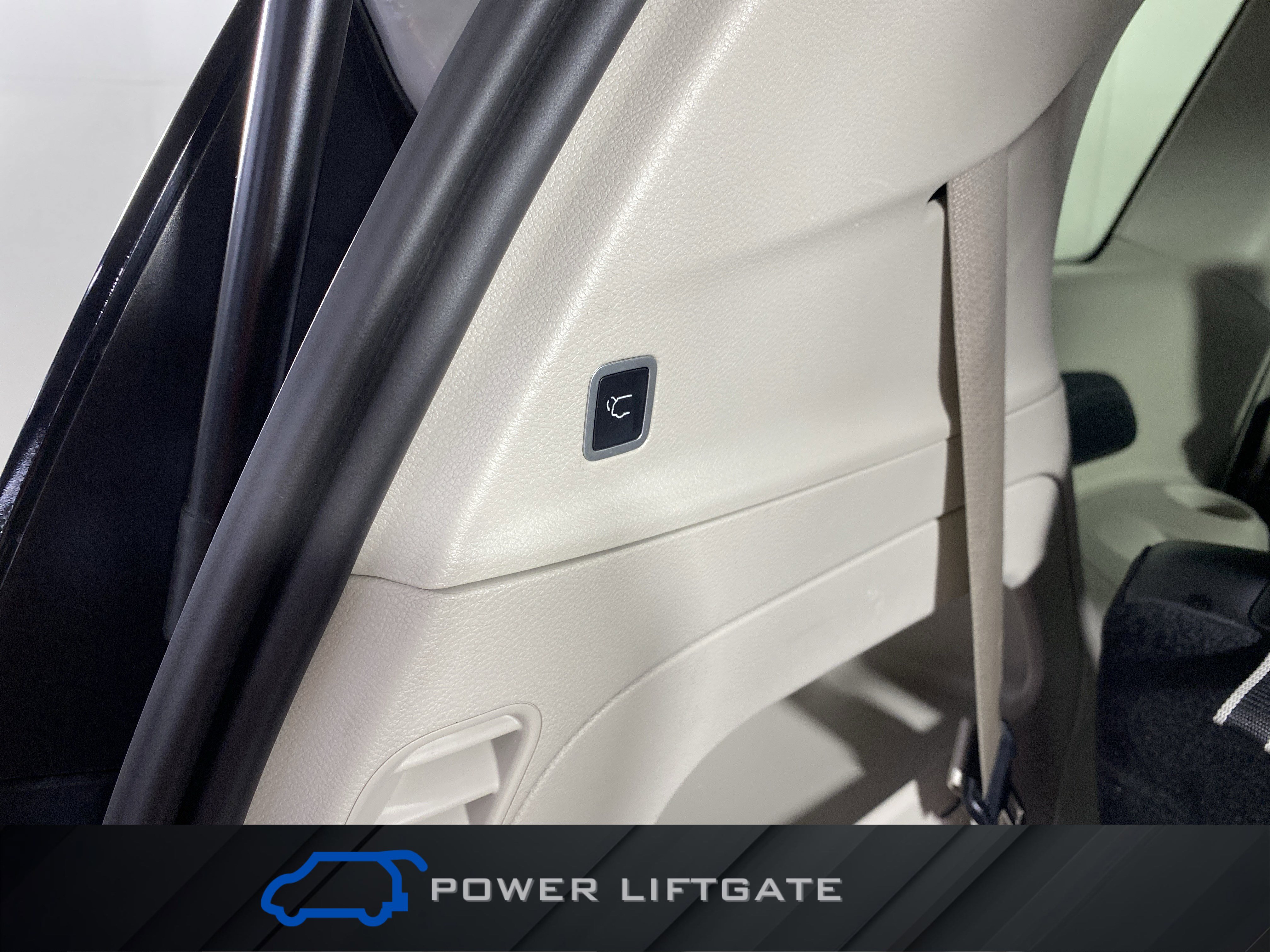 Used 2024 Chrysler Pacifica Touring-L image 35