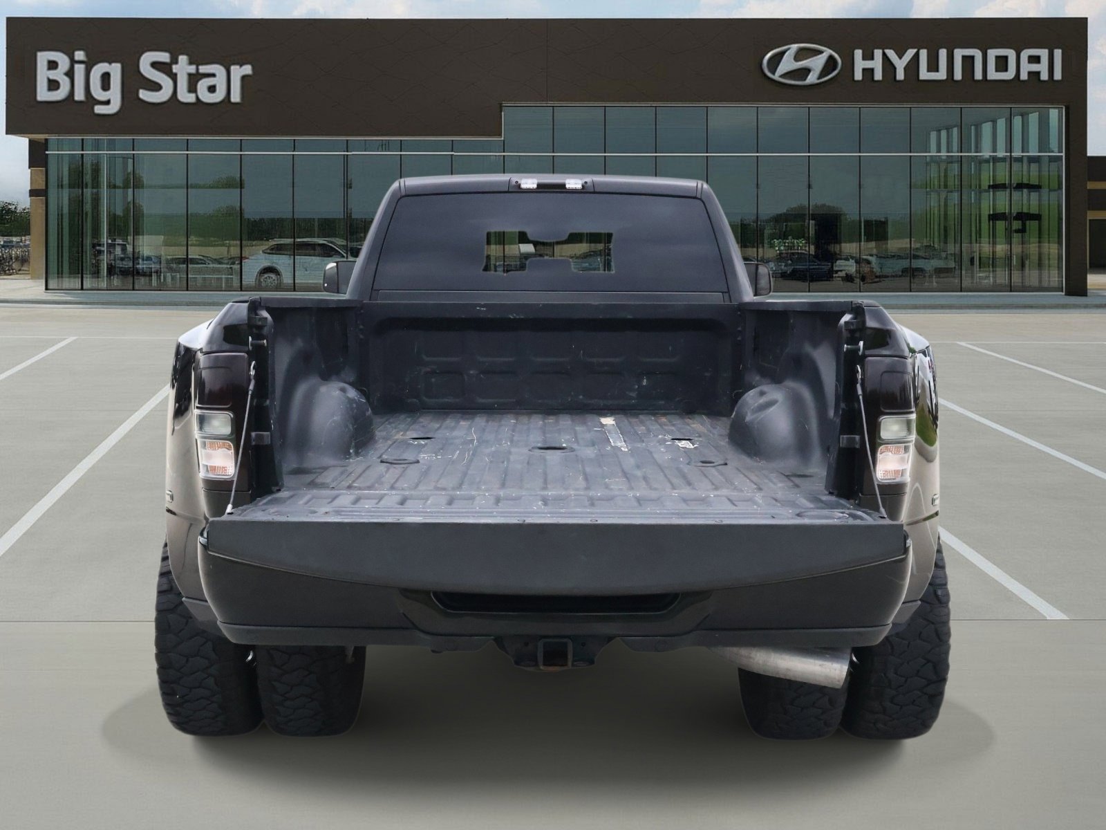 Used 2021 RAM 3500 Big Horn w/ Night Edition AWD/4WD image 8