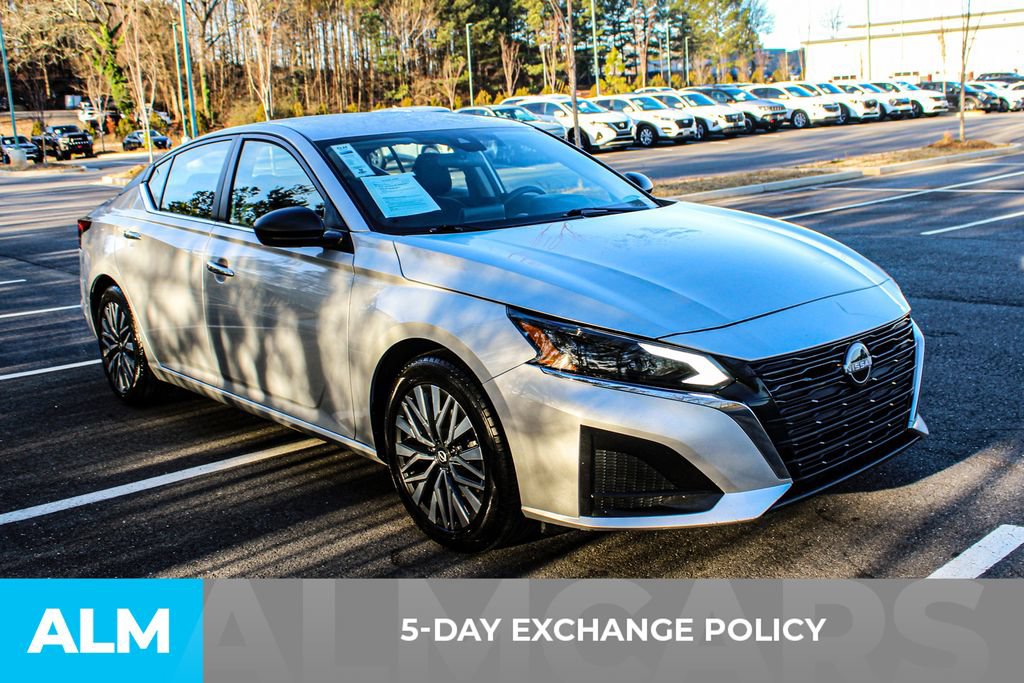 Used 2024 Nissan Altima 2.5 SV FWD image 4
