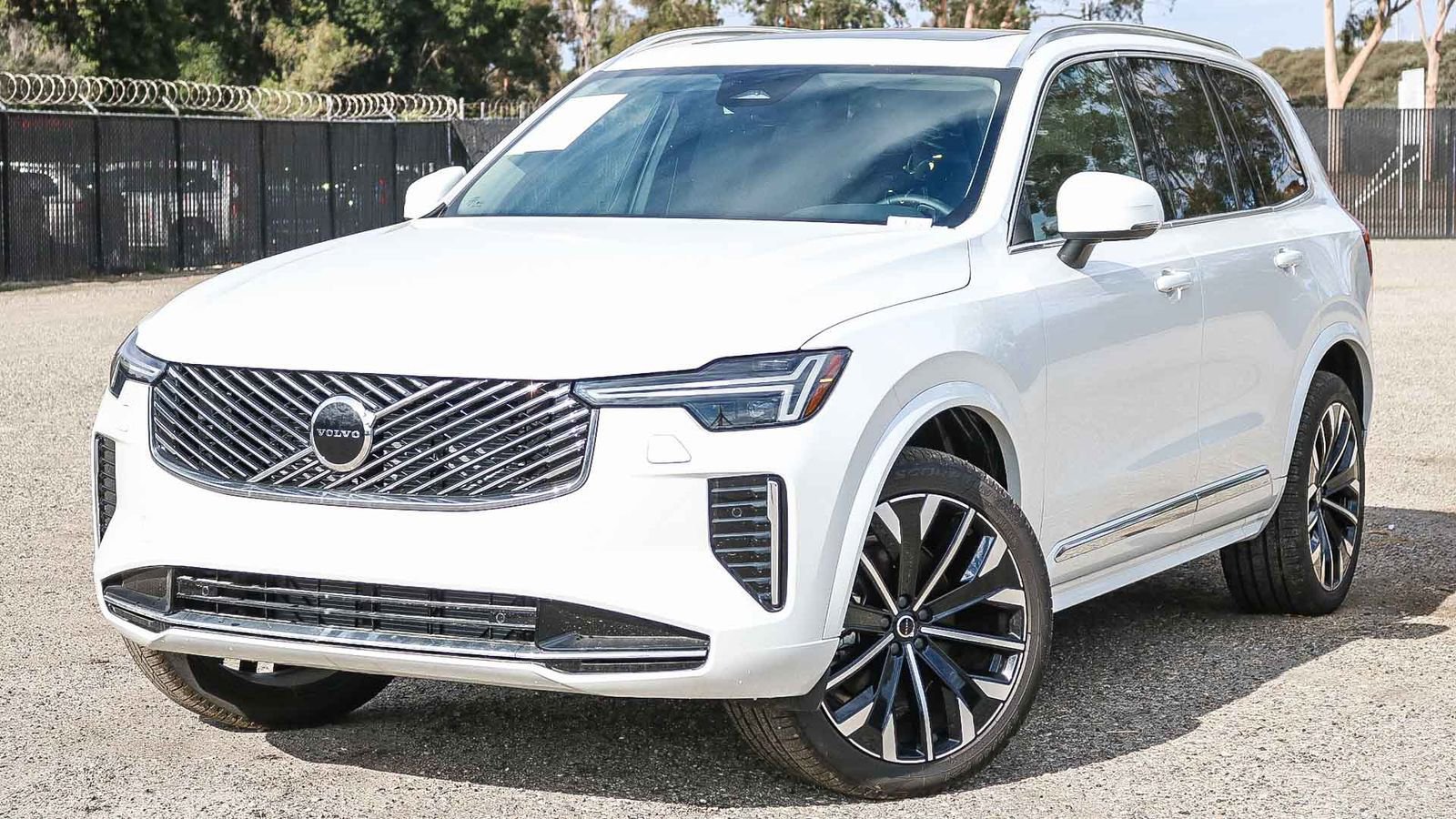 Used 2025 Volvo XC90 B6 Core w/ Protection Package Premier AWD/4WD image 1