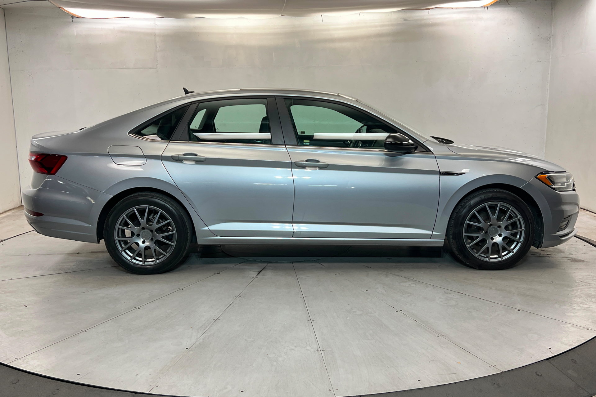 Used 2020 Volkswagen Jetta R-Line w/ R-Line Cold Weather Package FWD image 6