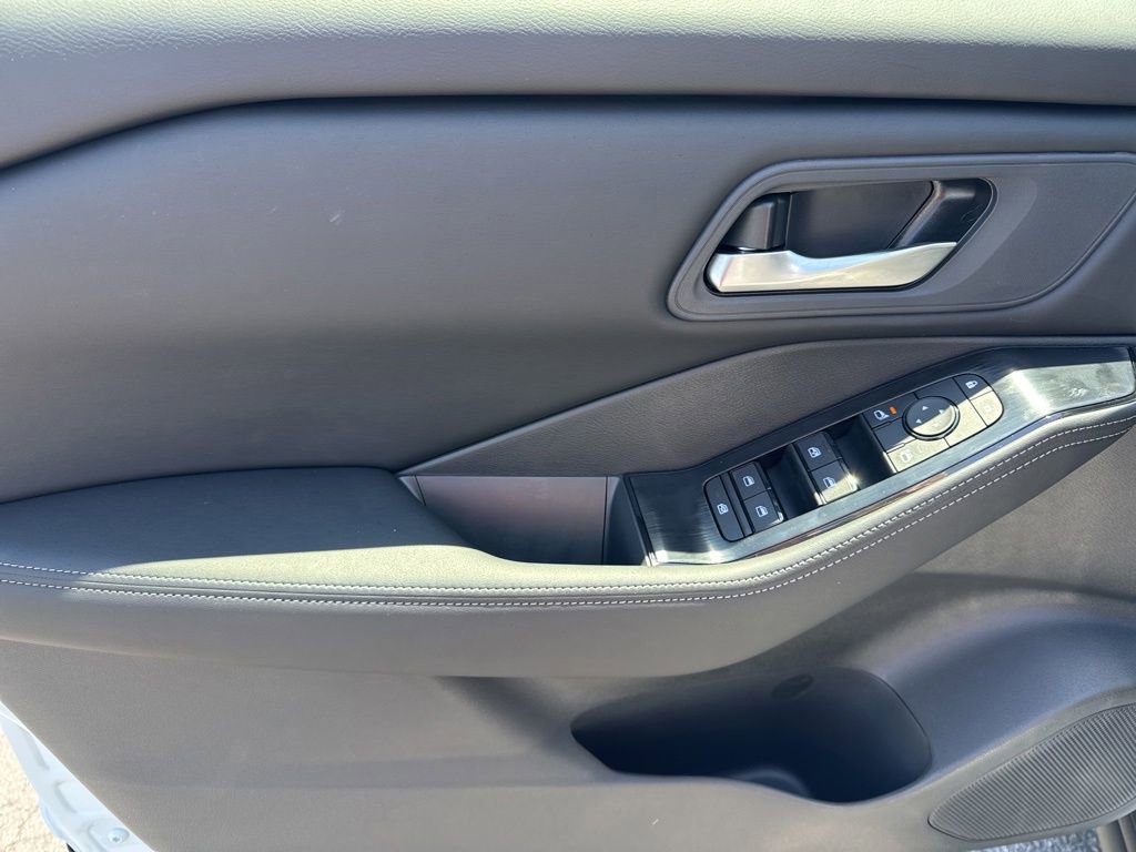 New 2026 Nissan Rogue SV FWD image 12