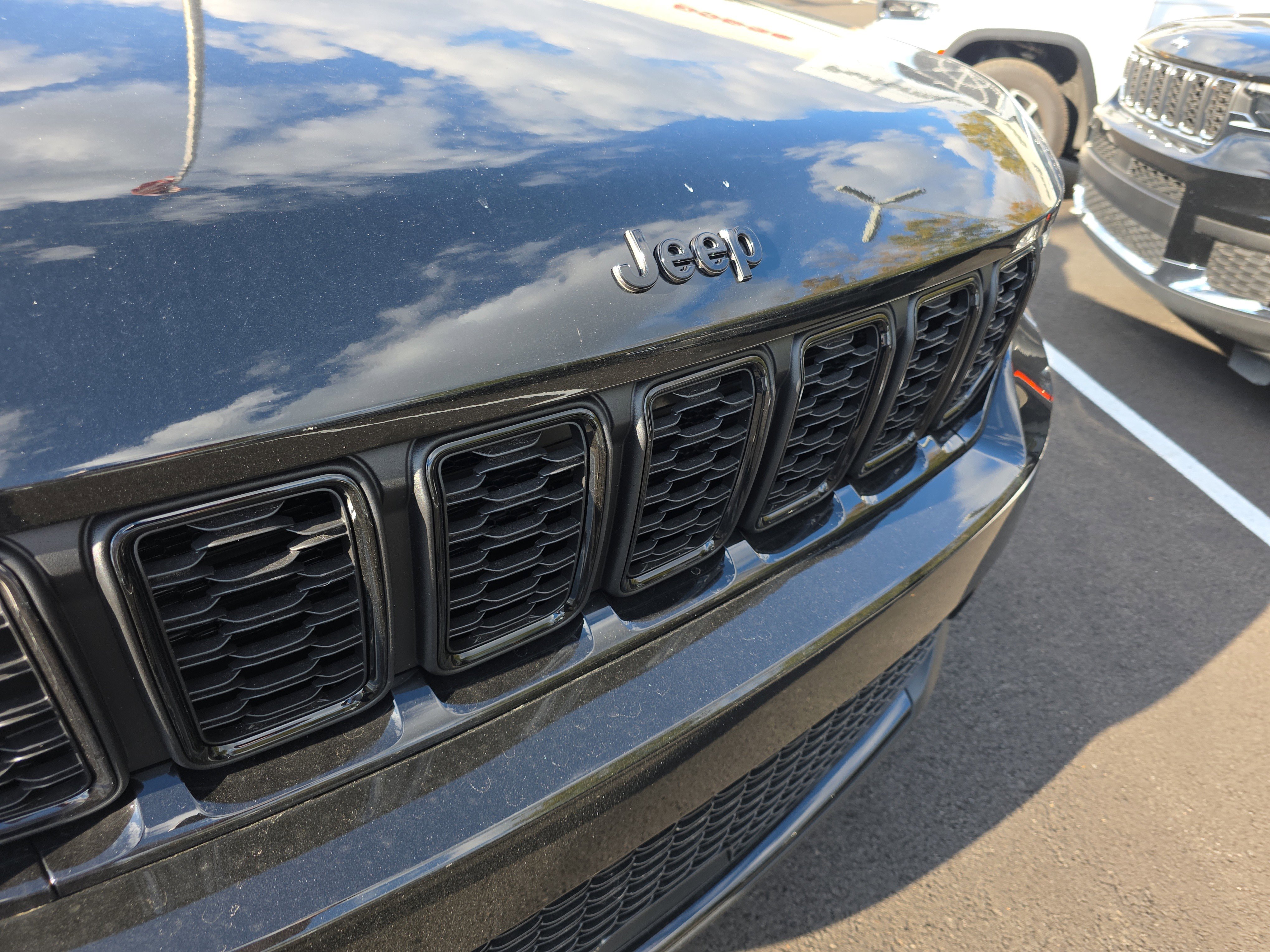 New 2025 Jeep Grand Cherokee Altitude w/ Trailer Tow Package image 28