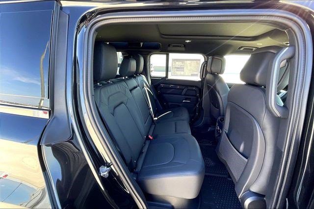 New 2026 Land Rover Defender 110 X-Dynamic SE image 11