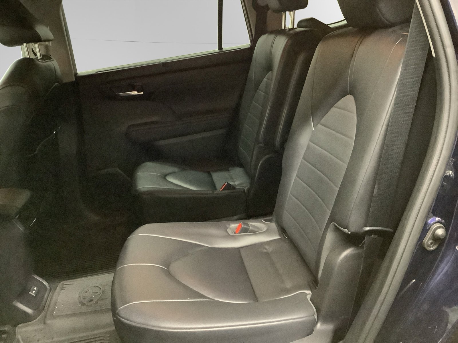 Used 2023 Toyota Highlander XLE image 13