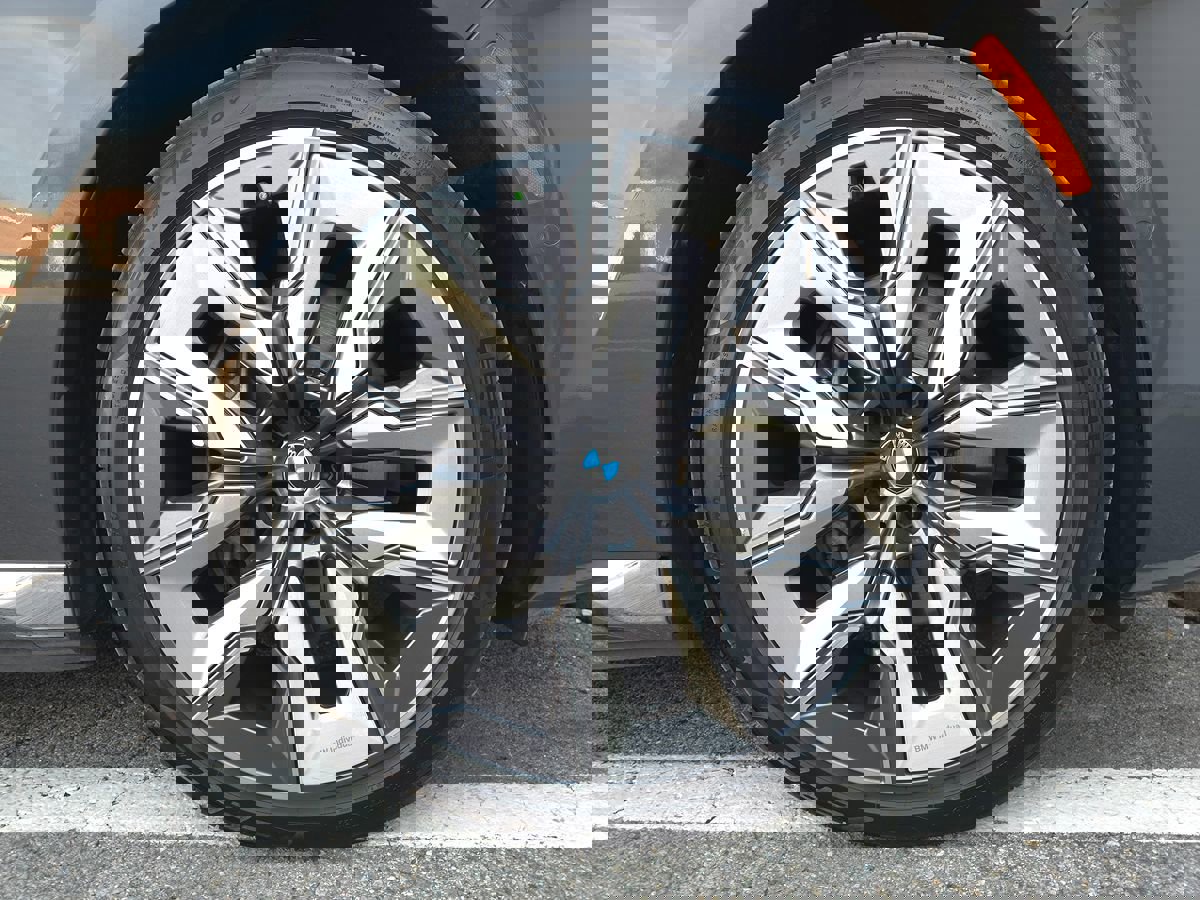 Used 2024 BMW i7 xDrive60 w/ Executive Package image 86