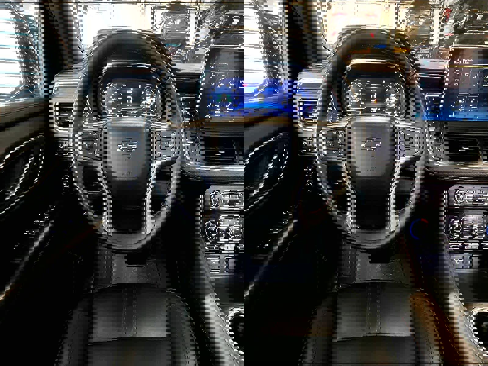 Used 2024 Chevrolet Suburban RST w/ Luxury Package image 18