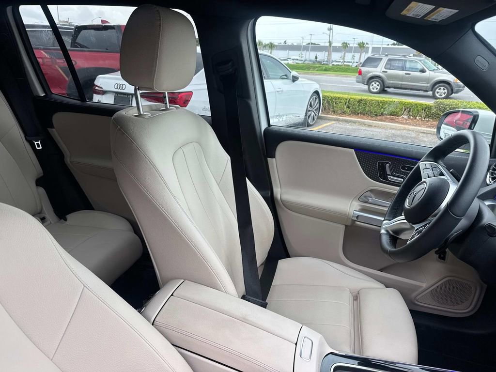Used 2025 Mercedes-Benz GLB 250 image 10