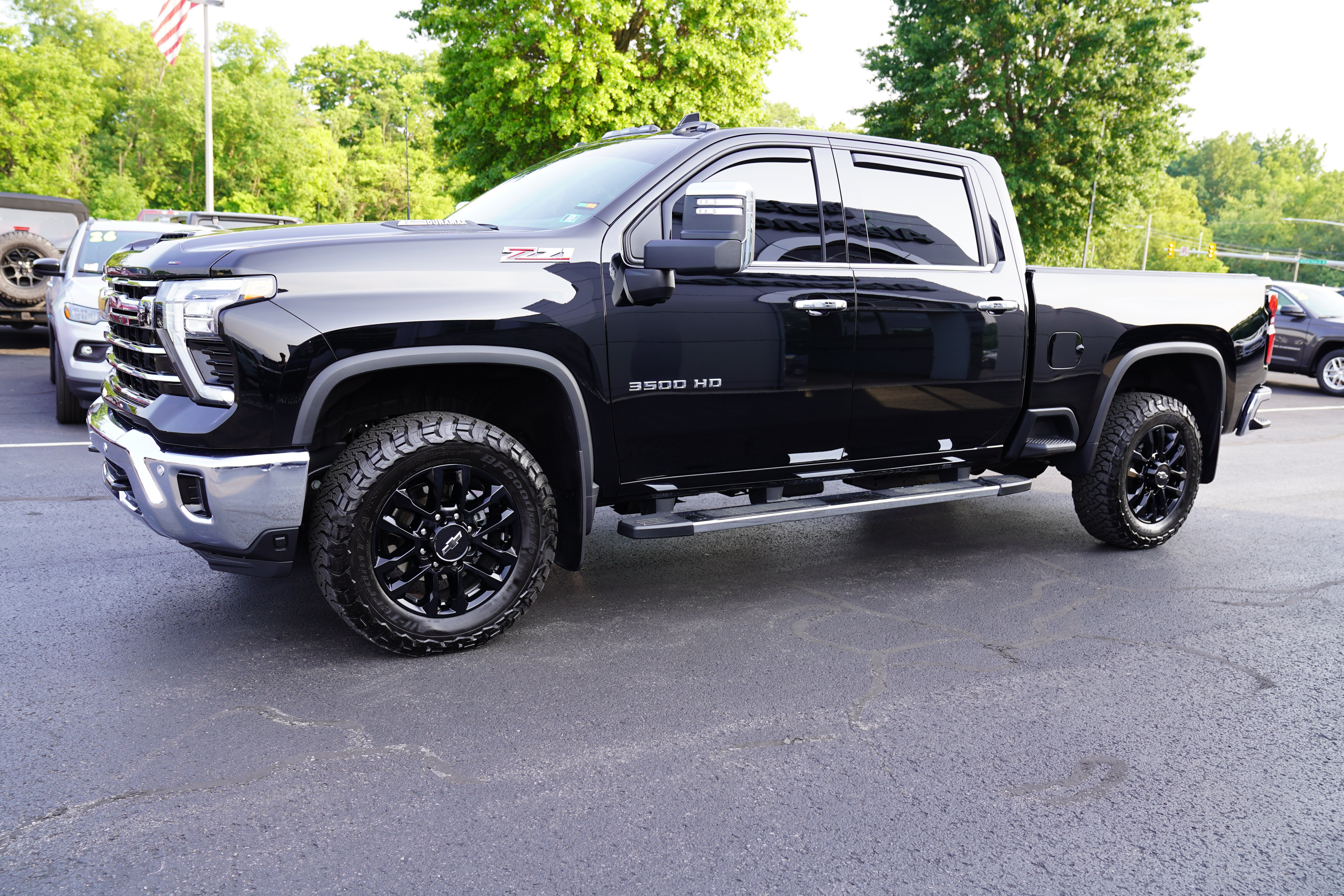 Used 2025 Chevrolet Silverado 3500 LTZ w/ LTZ Convenience Package AWD/4WD image 10