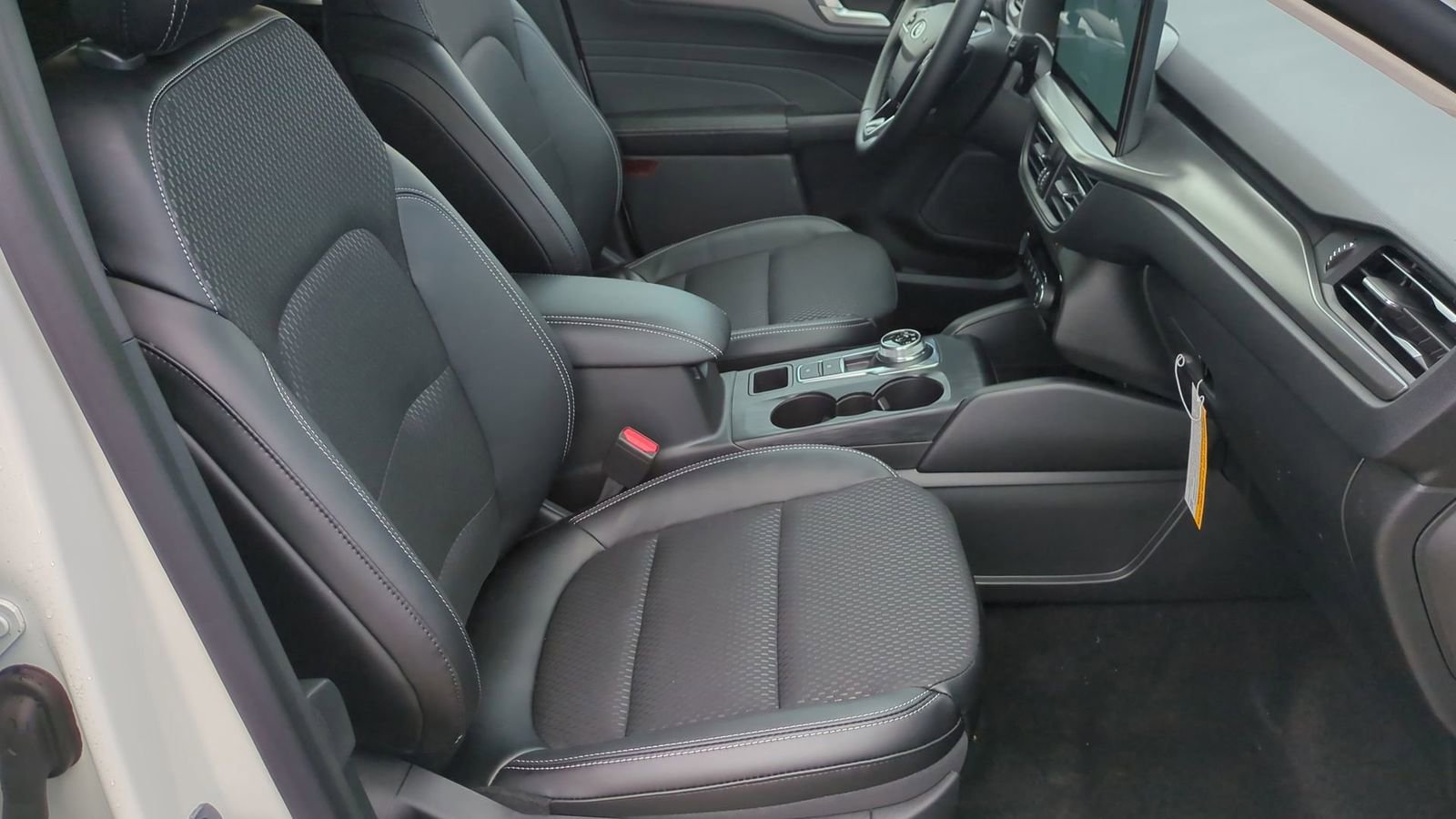 New 2025 Ford Escape SE FWD image 18