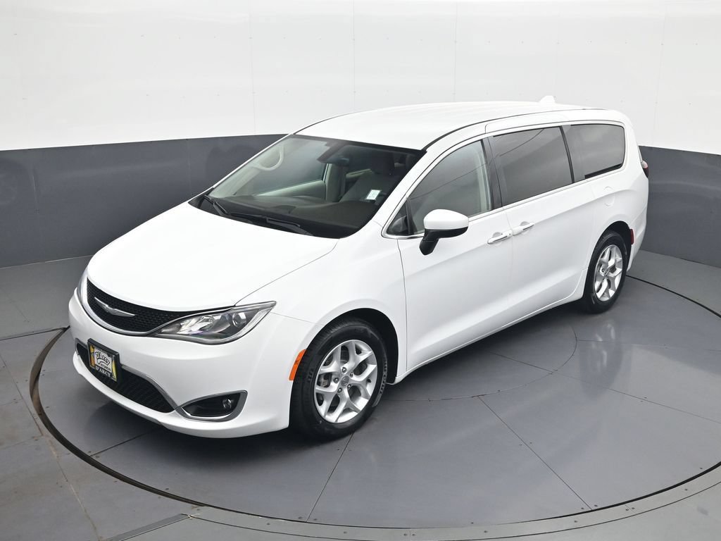 Used 2017 Chrysler Pacifica Touring Plus w/ Tire & Wheel Group FWD image 15