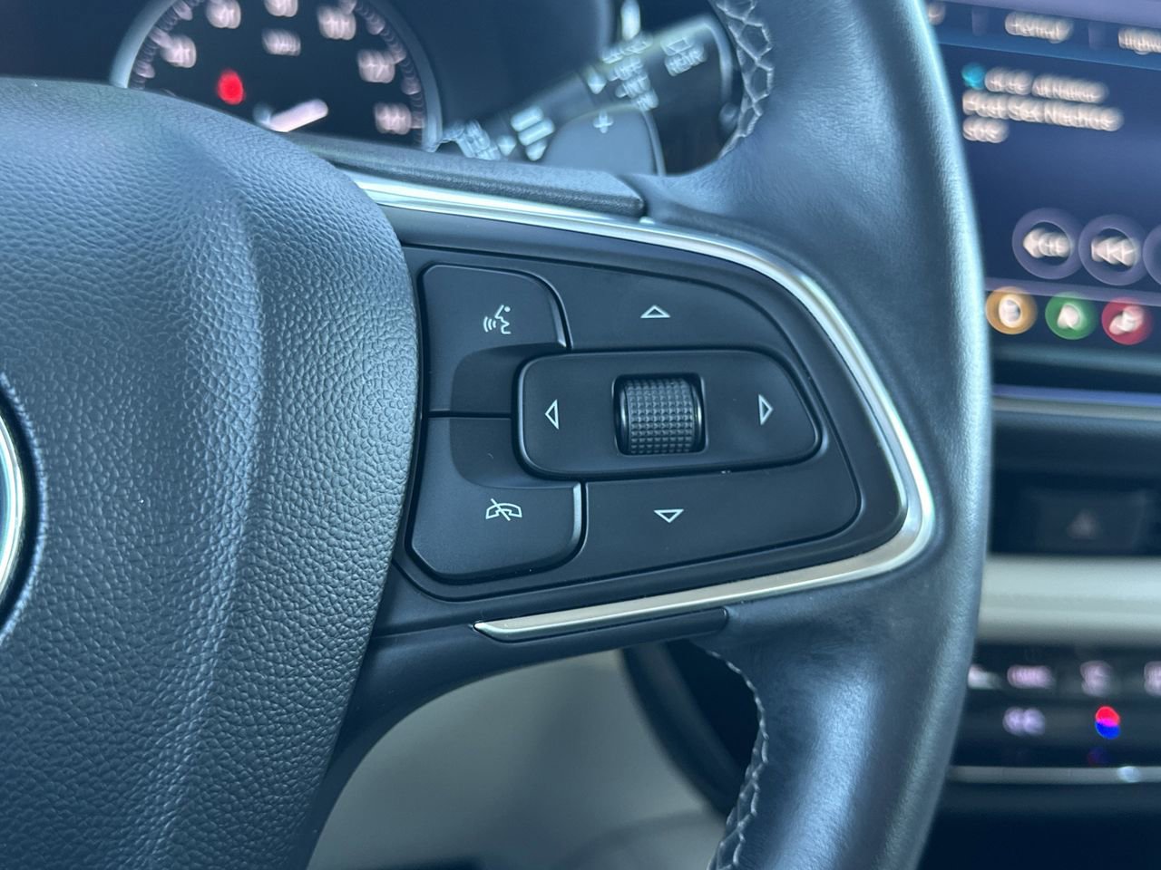 Used 2021 Buick Envision Avenir w/ Technology Package II image 13