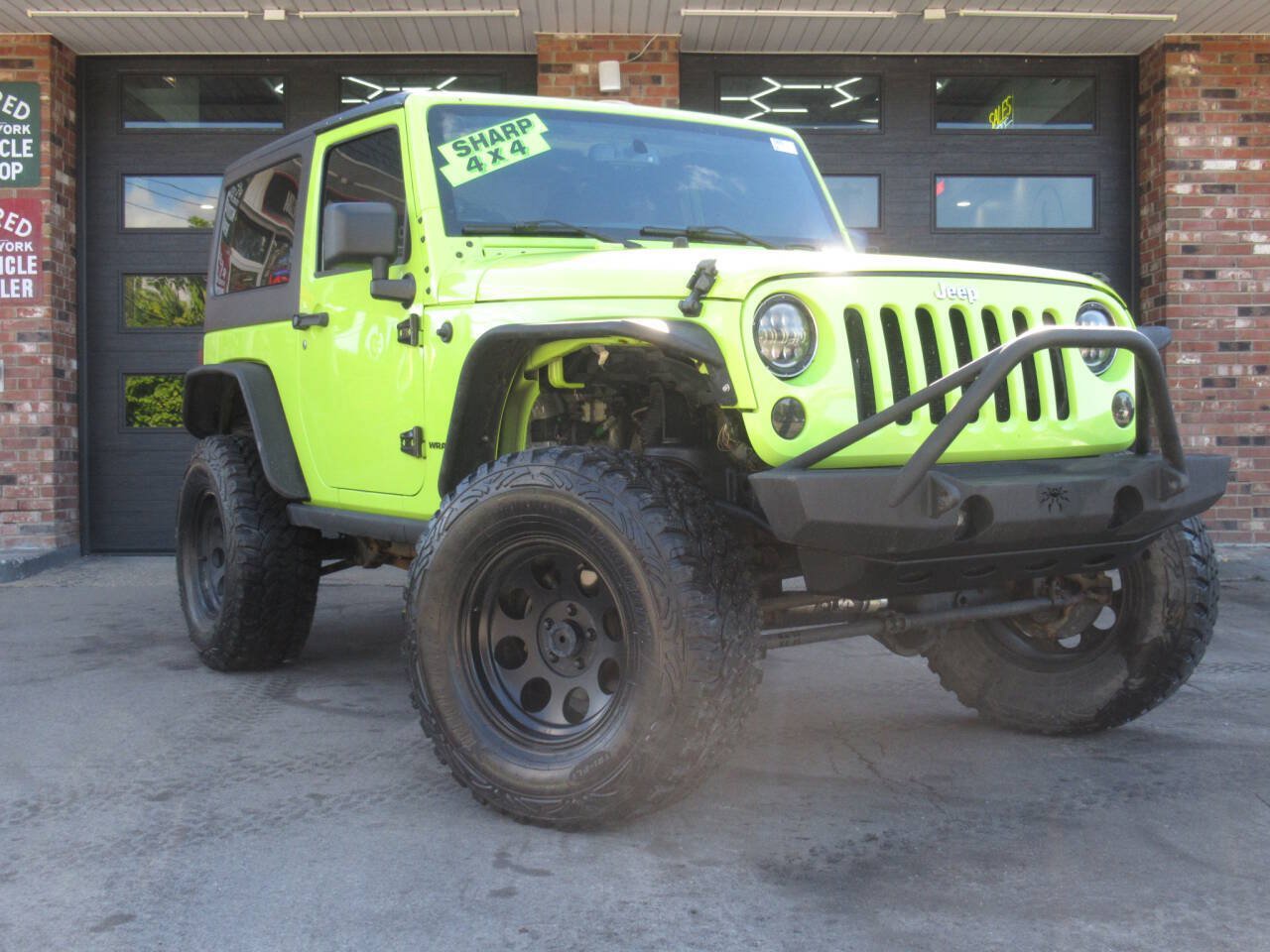 Used 2016 Jeep Wrangler Rubicon w/ Power Convenience Group AWD/4WD image 2