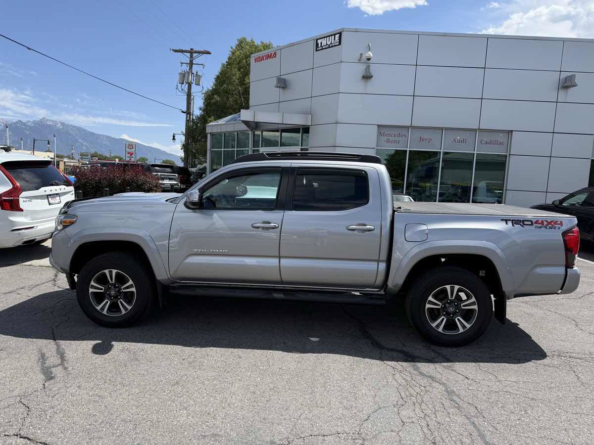 Used 2019 Toyota Tacoma TRD Sport AWD/4WD image 9