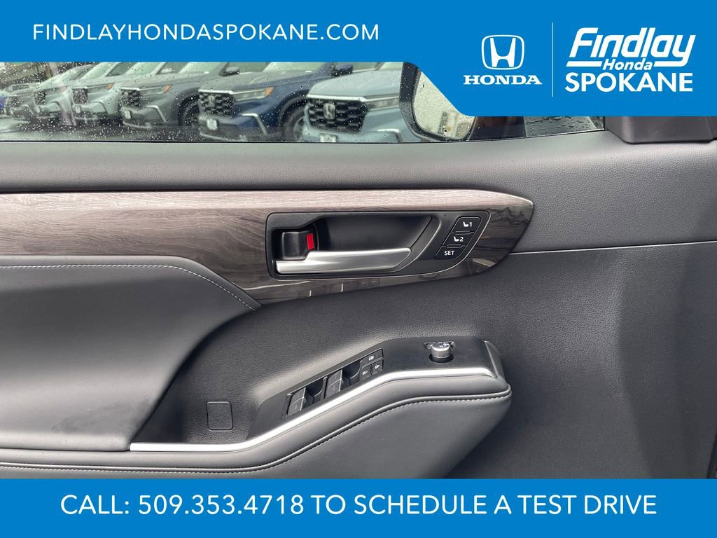Used 2026 Toyota Highlander Limited image 6
