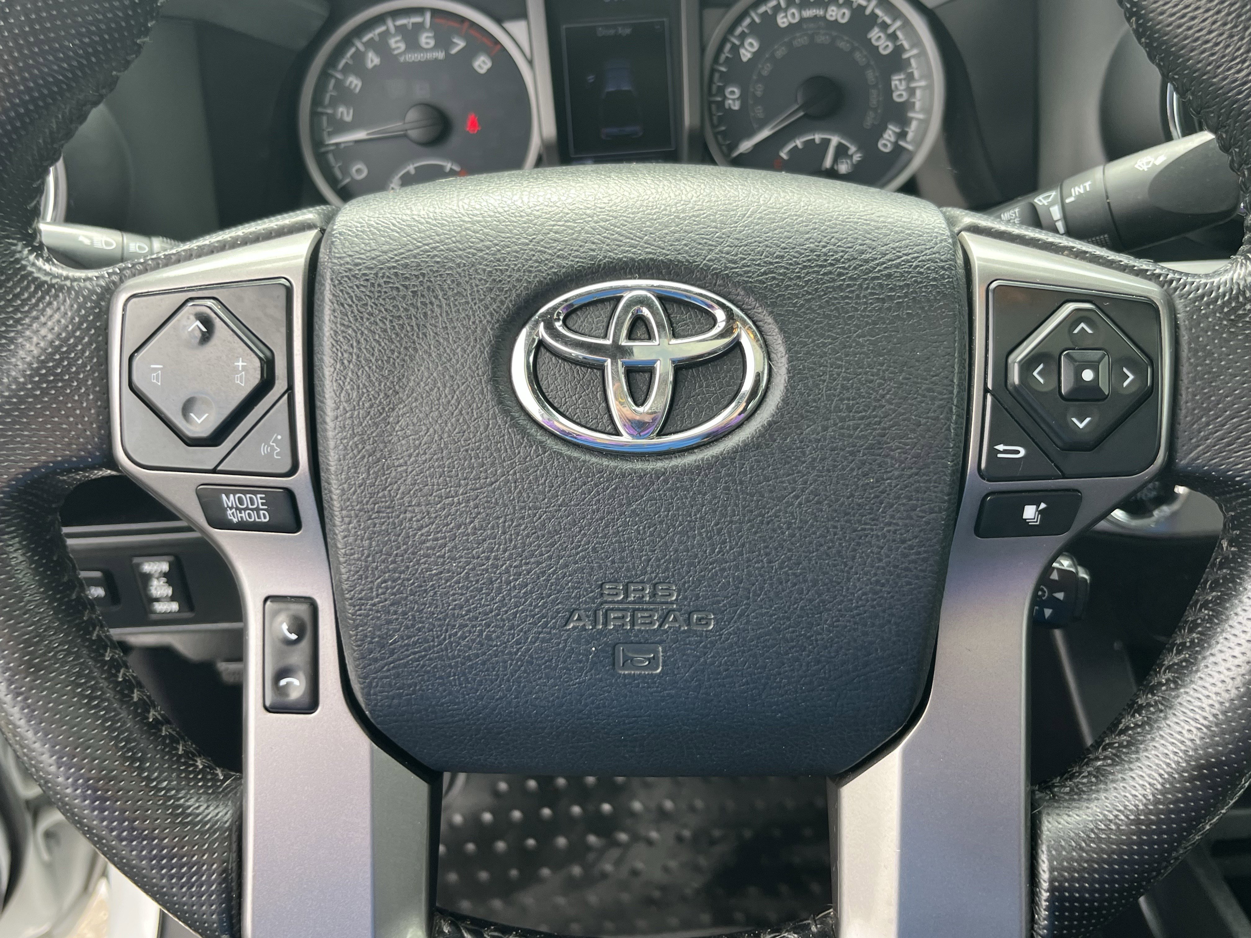 Used 2016 Toyota Tacoma Limited w/ Towing Package RWD image 18