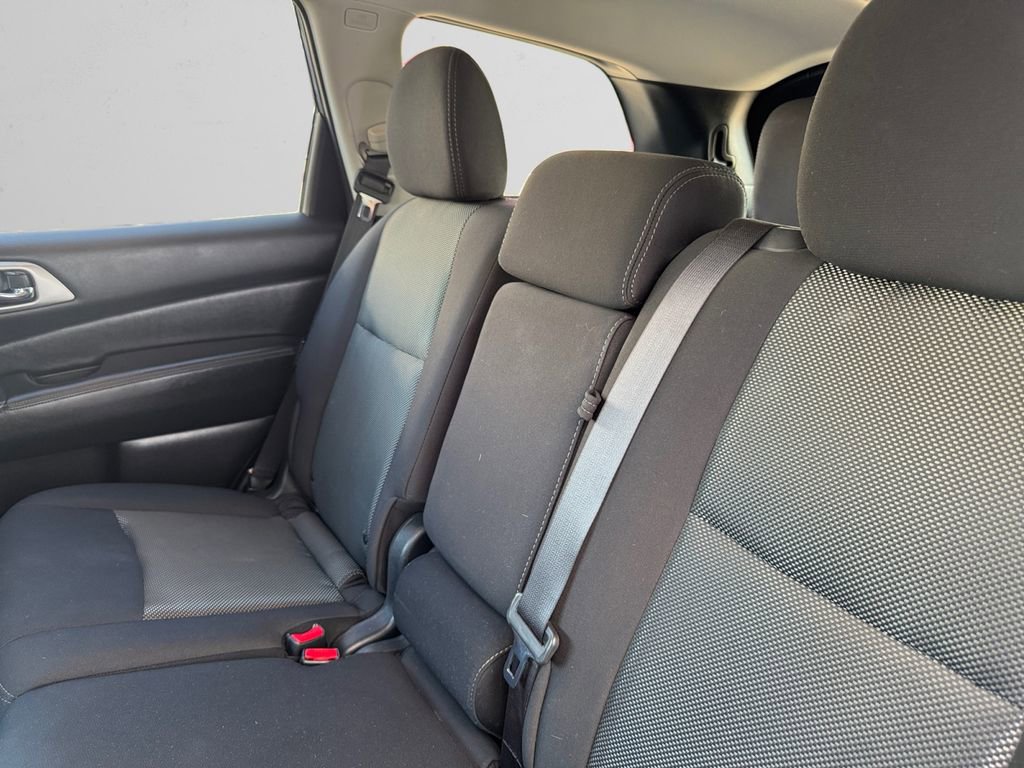 Used 2020 Nissan Pathfinder SV image 14