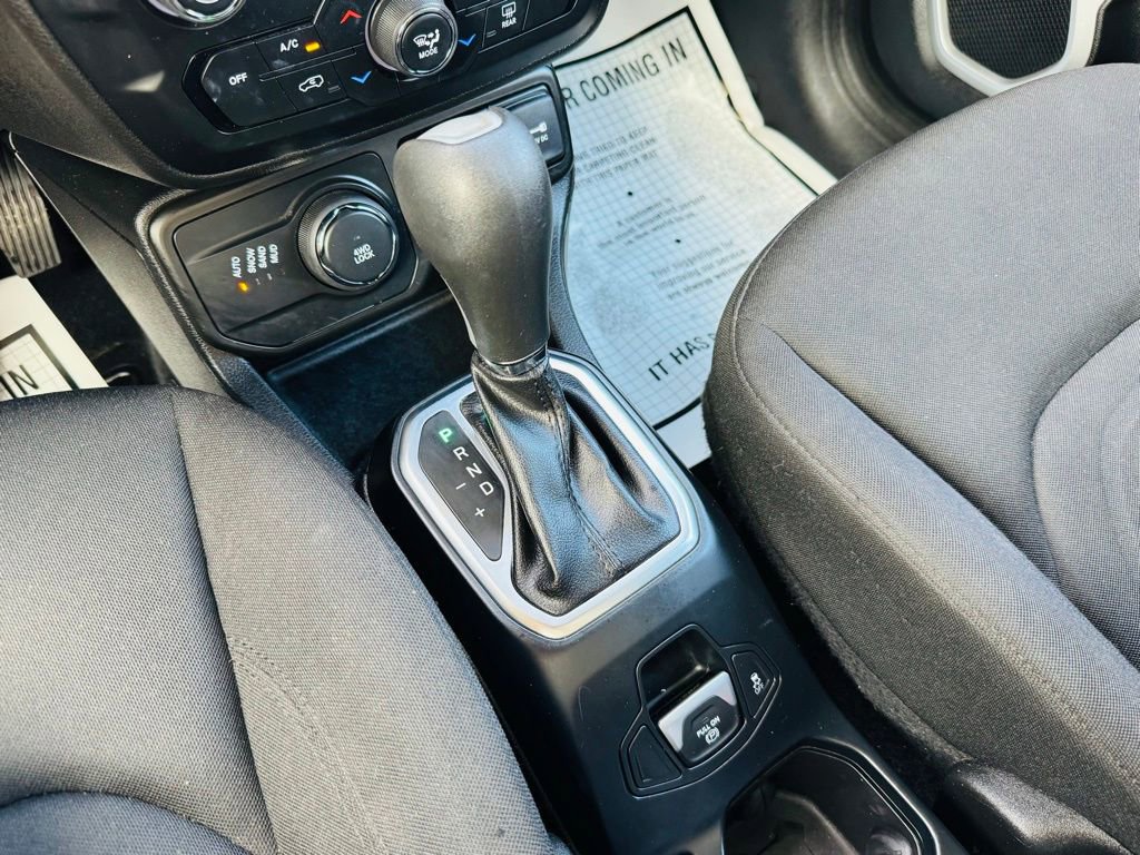 Used 2018 Jeep Renegade Latitude w/ Cold Weather Group AWD/4WD image 19