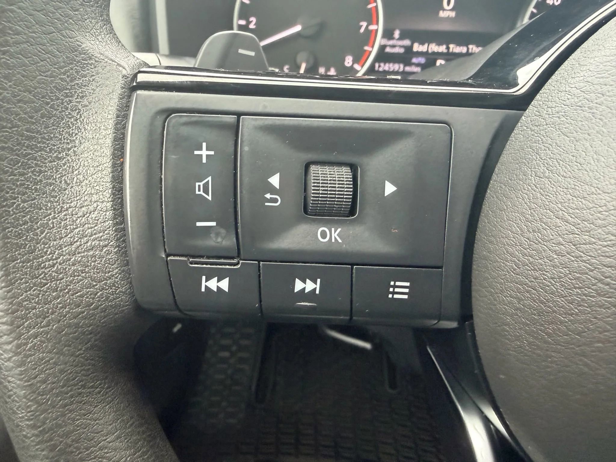 Used 2021 Nissan Rogue SV image 11