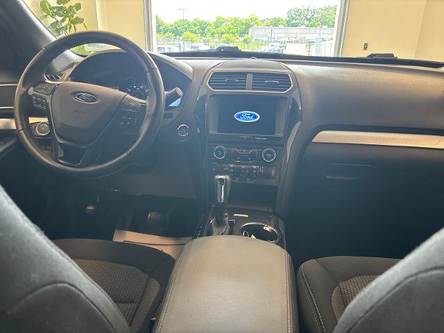 Used 2017 Ford Explorer XLT w/ Equipment Group 201A FWD image 8